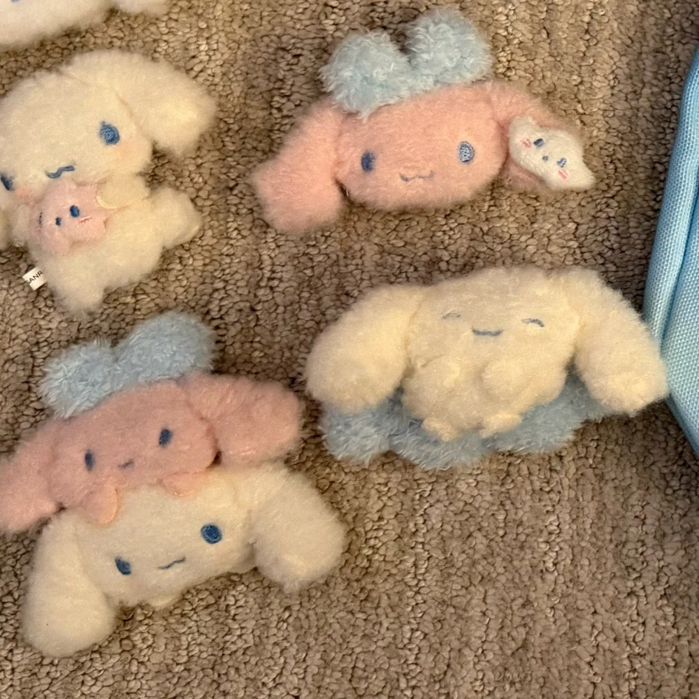 Sanrio Cinnamon roll tote and pin set - Picture 3 of 3